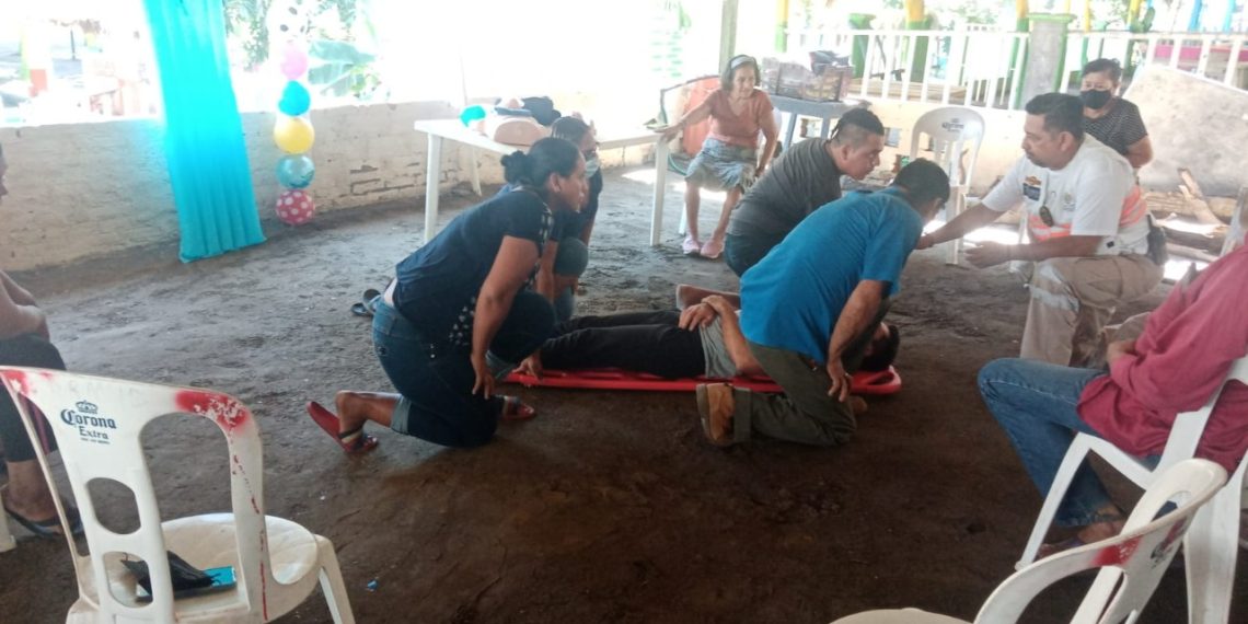 CAPACITAN A PRESTADORES DE SERVICIOS TURÍSTICOS DE LAS ESCOLLERAS EN PUERTO MADERO