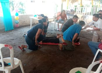 CAPACITAN A PRESTADORES DE SERVICIOS TURÍSTICOS DE LAS ESCOLLERAS EN PUERTO MADERO