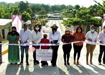 INAUGURA ROSY URBINA NUEVAS CALLES EN LA COLONIA LOS AMORES