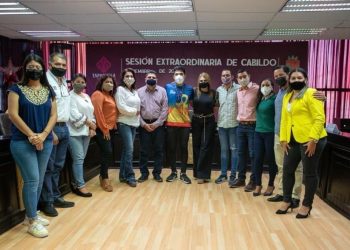 ALCALDESA ROSY URBINA RECONOCE A DEPORTISTA TAPACHULTECO