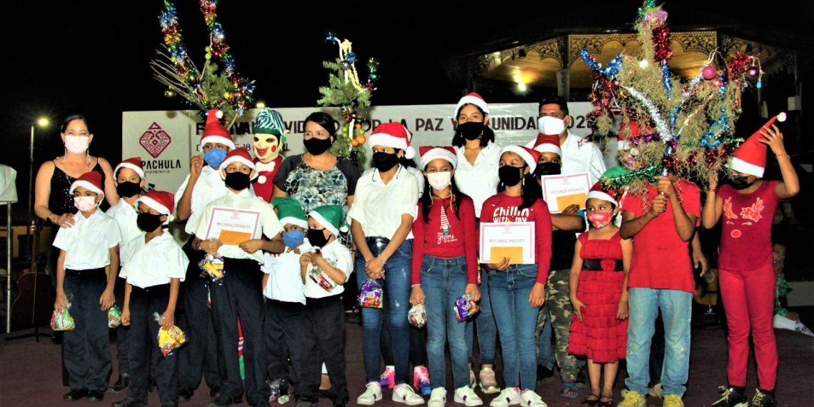 PREMIAN A GANADORES DE LOS CONCURSOS DE LA RAMA Y NACIMIENTOS EN TAPACHULA