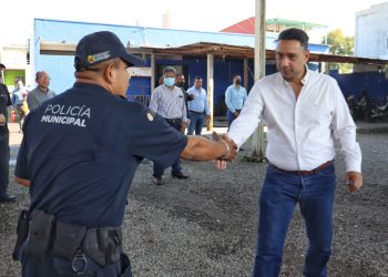 Reconoce Julio Gamboa, esfuerzo y labor de policías.