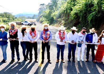 Inaugura Rutilio Escandón modernización del camino Tecpatán-Raudales Malpaso-Ejido Esperanza de los Pobres