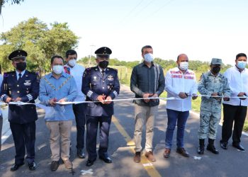 Tras añeja petición, Rutilio Escandón inaugura tramo carretero hacia Zona Aérea Militar, en Palenque