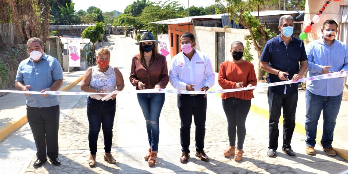 ENTREGA ROSY URBINA NUEVAS CALLES EN LA COLONIA HIERBABUENA