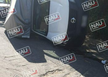 Vuelca Camioneta donde transportaban a 17 migrantes.