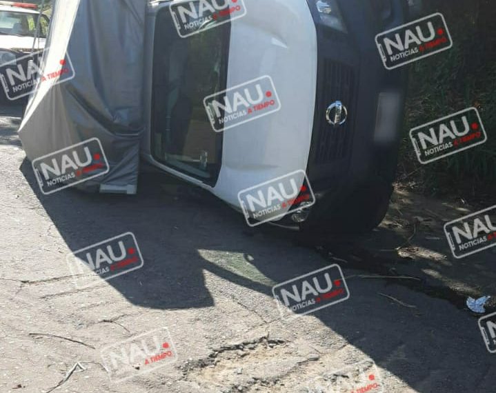 Vuelca Camioneta donde transportaban a 17 migrantes.