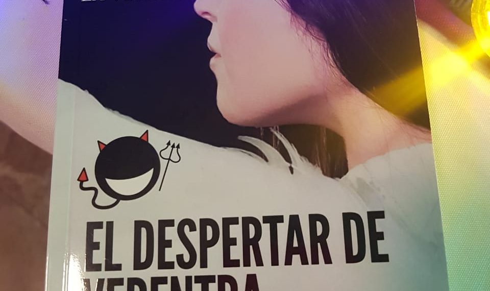 PRESENTA LIBRO JOVEN ESCRITORA HUIXTLECA.