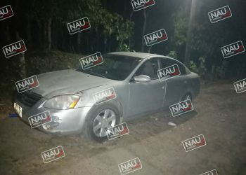 Abandonan vehículo en Tuxtla Chico.
