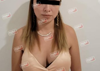 Detienen a pareja con pasaportes falsos y sellos de Migración de Guatemala.