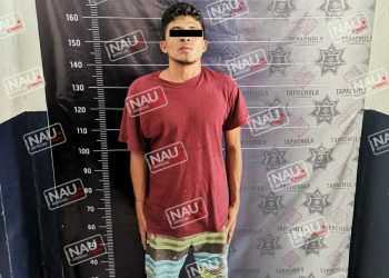 Detienen a centroamericanos con 10 bolsitas de cristal.