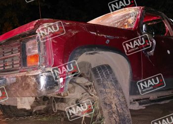 Camioneta fue abandonada tras volcar en el libramiento sur poniente.