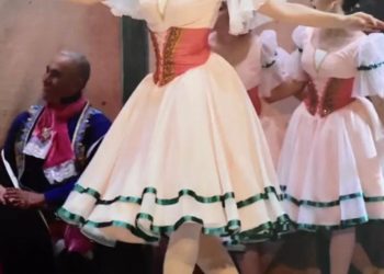 El Sistema DIF Tuxtla Chico invita a la población en general a disfrutar de una función de gala con el “Royal Ballet Center” este viernes a las 7:00 pm en el parque central.