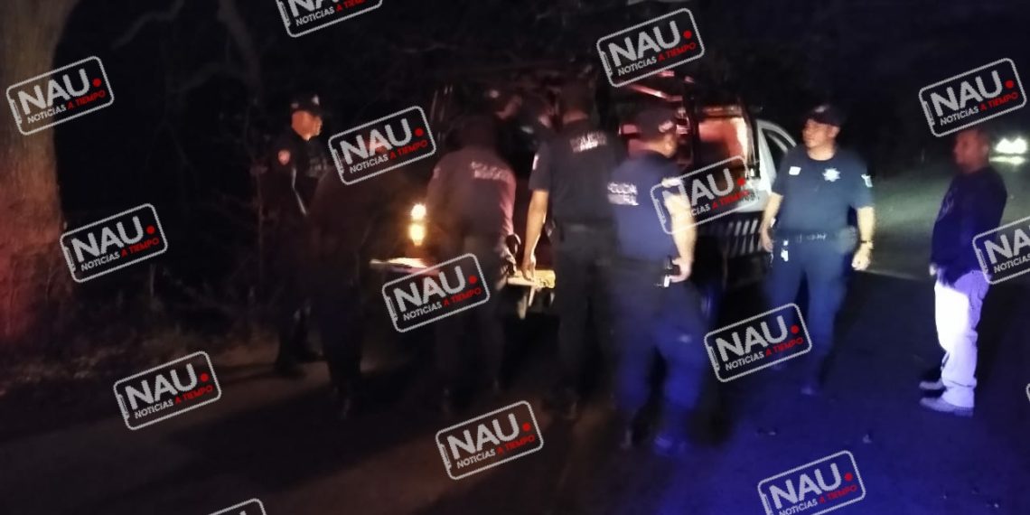 Ebrio conductor se durmió en la calle con la puerta abierta de su vehículo.