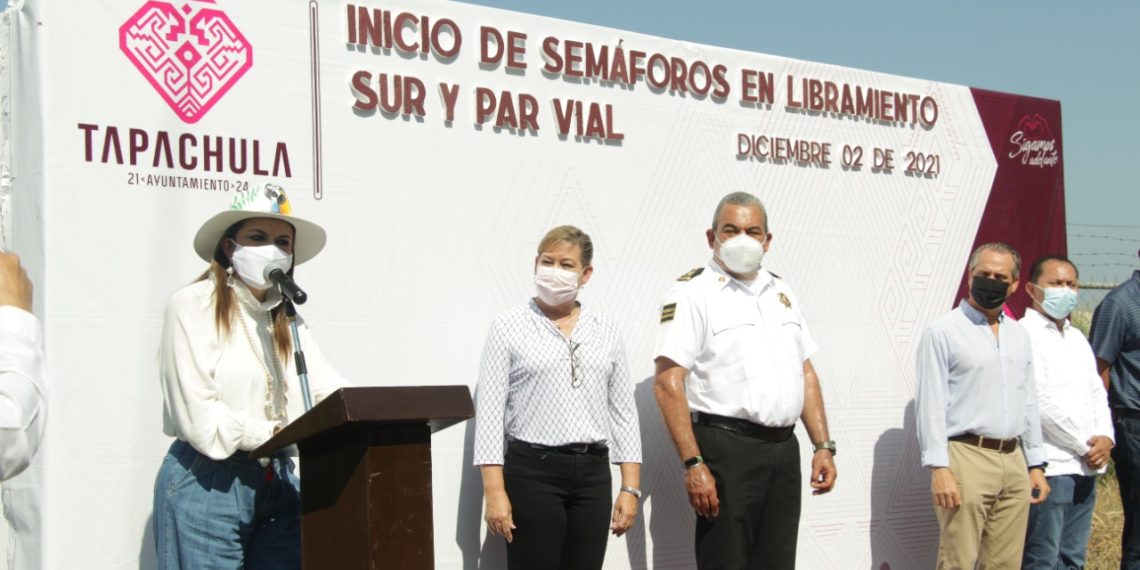 AYUNTAMIENTO DE TAPACHULA INSTALA SEMÁFOROS EN EL ENTRONQUE DEL LIBRAMIENTO SUR Y PAR VIAL