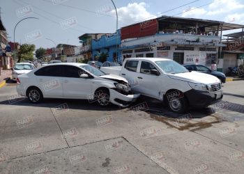 Choque deja solo daños en el par Vial