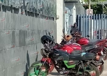 Roban motocicleta frente al guardia de SPM y PC de Tapachula