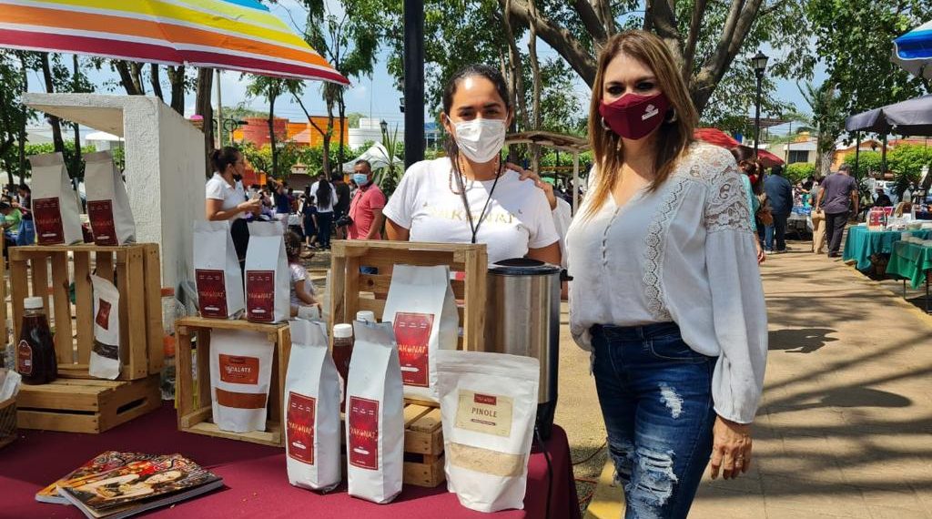 ROSY URBINA VISITA EL TIANGUIS A TU COLONIA EN PARQUE LOS LAURELES DE TAPACHULA