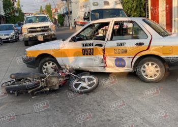 Motociclista lesionado al chocar contra un taxi en Tapachula