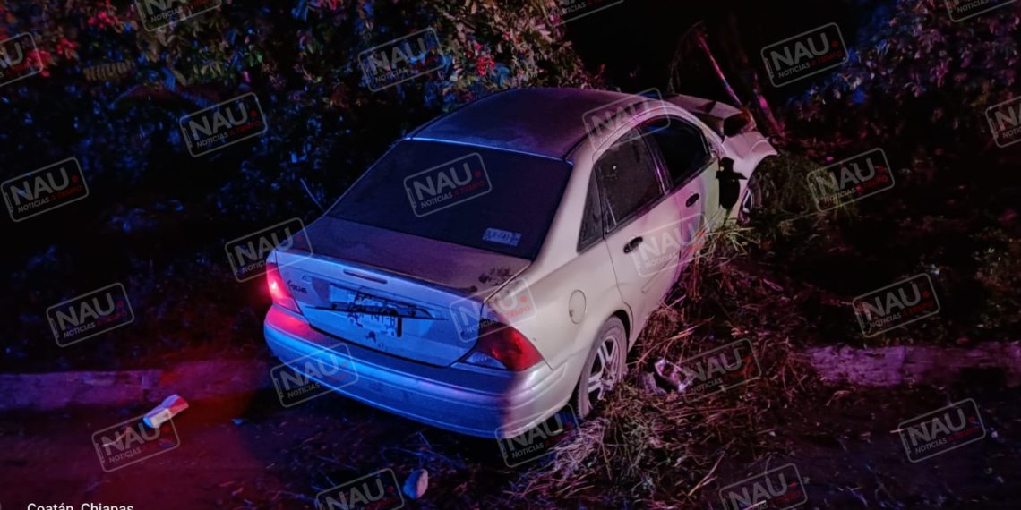 Abandonan dos vehículos chocados en la carretera Tapachula – Puerto Madero