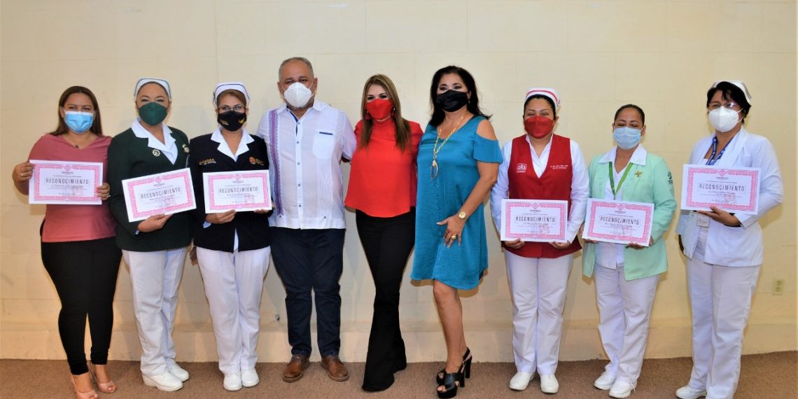 AYUNTAMIENTO DE TAPACHULA ENTREGÓ RECONOCIMIENTOS A ENFERMERAS Y ENFERMEROS DE TAPACHULA