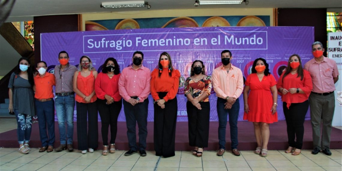 INAUGURA ROSY URBINA EXPOSICIÓN “SUFRAGIO FEMENINO EN EL MUNDO”