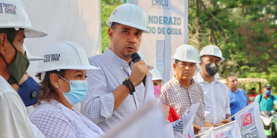 Sin descanso, anuncia Julio Gamboa la rehabilitación de calle con concreto hidráulico en la 1ra. Sección de Guillen Oriente.