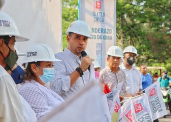 Sin descanso, anuncia Julio Gamboa la rehabilitación de calle con concreto hidráulico en la 1ra. Sección de Guillen Oriente.