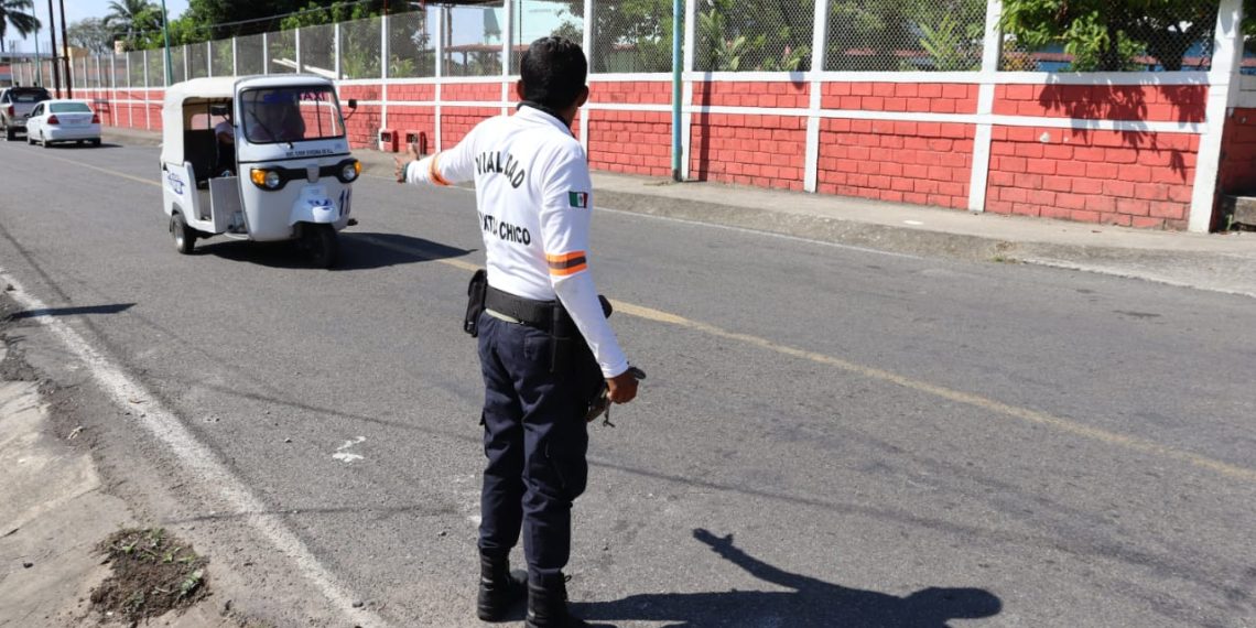 Vialidad Municipal de Tuxtla Chico brinda atención a instituciones educativas