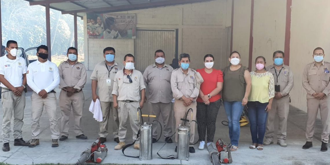 Fumigan instalaciones de la bodega del Sistema DIF en Tuxtla Chico