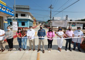Inaugura Rutilio Escandón pavimentación de vialidad principal del Barrio Esquipulas, en Huixtla