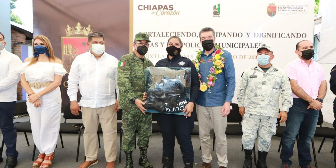 Junto a AMLO, sumamos esfuerzos y economías para dignificar a las y los policías de Chiapas: Rutilio Escandón