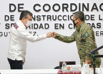 Llama Rutilio Escandón a protegerse de las bajas temperaturas y vacunarse contra el COVID-19