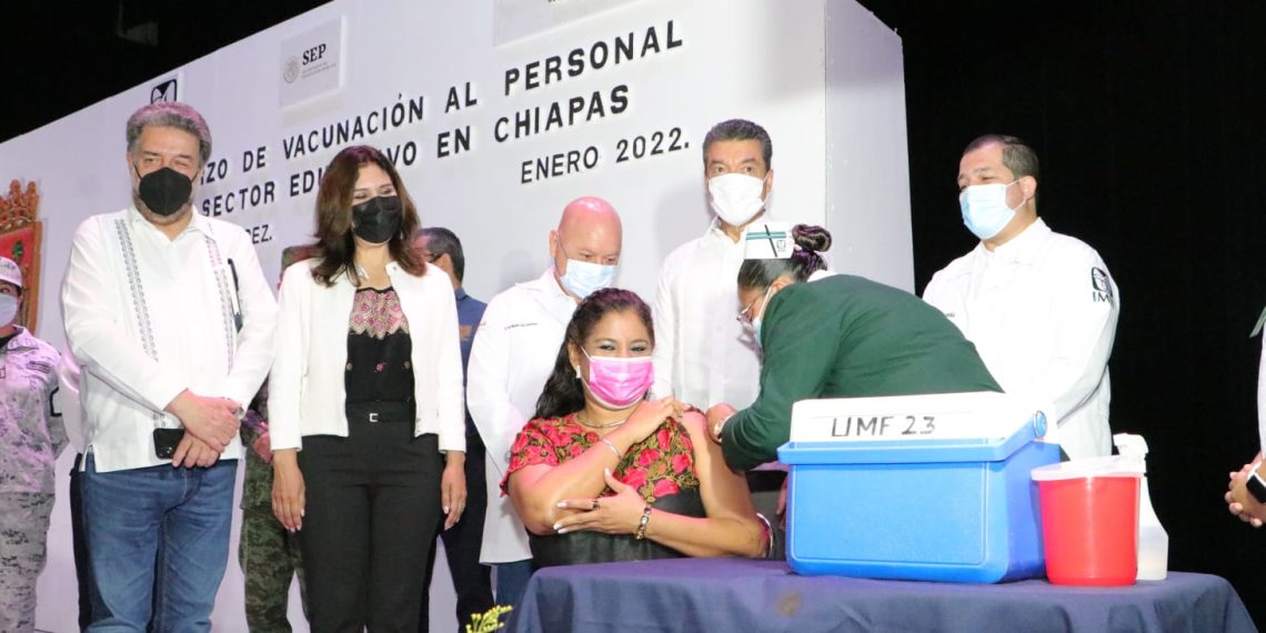 Encabeza Rutilio Escandón arranque de vacunación de refuerzo contra COVID-19 al sector educativo