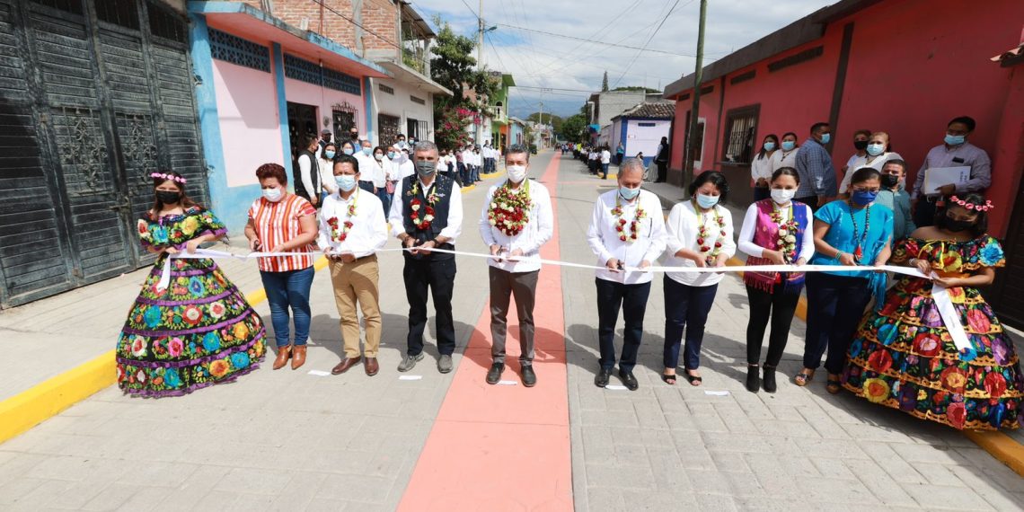 Rutilio Escandón inaugura pavimentación de calles en Acala