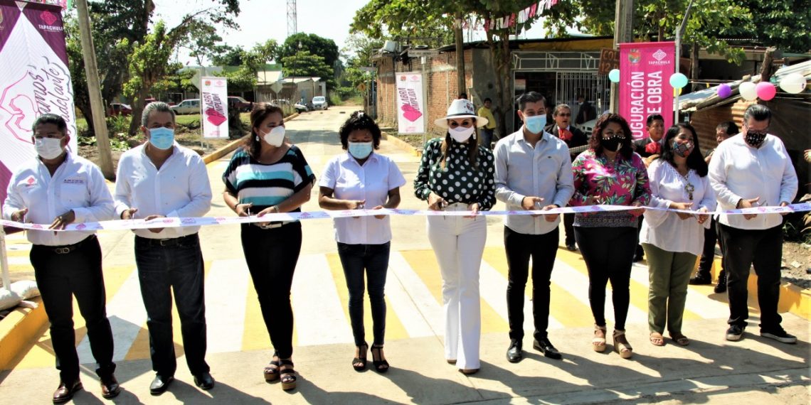 ROSY URBINA ENTREGA NUEVAS OBRAS EN COLONIAS DEL SUR-ORIENTE DE TAPACHULA