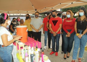 PONEN EN MARCHA BAZAR ARTESANAL DE EMPRENDEDORES EN PARQUE BICENTENARIO