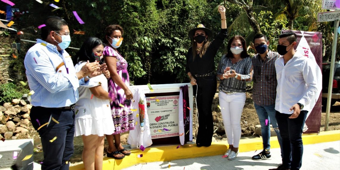 ROSY URBINA INAUGURA NUEVAS CALLES EN COLONIAS DEL NOR-ORIENTE DE TAPACHULA