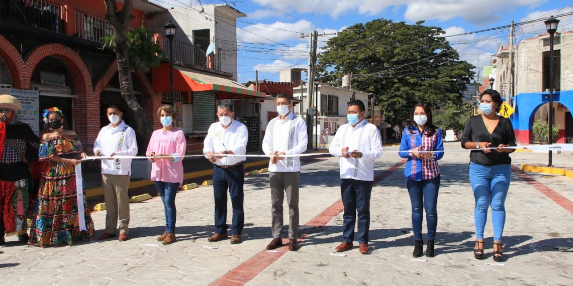 En Chiapa de Corzo, Rutilio Escandón inaugura pavimentación y rehabilitación integral de Calle 21 de Octubre