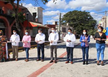 En Chiapa de Corzo, Rutilio Escandón inaugura pavimentación y rehabilitación integral de Calle 21 de Octubre