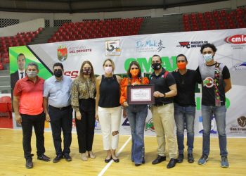 ROSY URBINA PONE EN MARCHA CLÍNICA DE BALONCESTO EN TAPACHULA