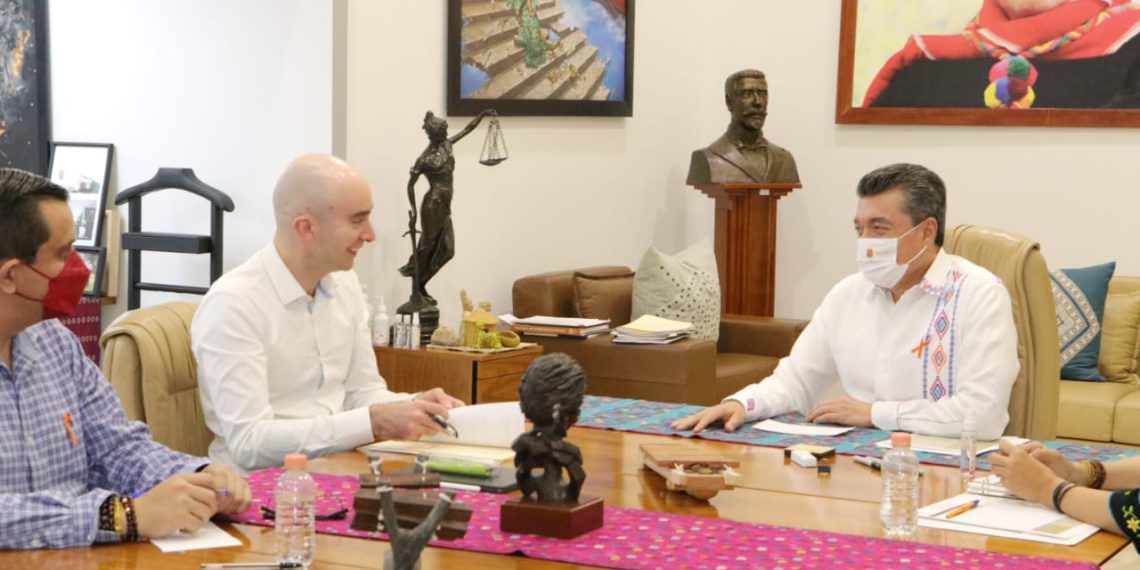 Rutilio Escandón se reúne con el secretario técnico del Gabinete de Presidencia de la República, Carlos Torres