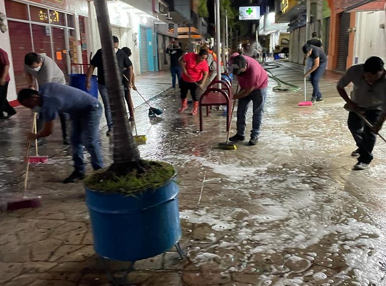 SE REALIZA EL SANEAMIENTO DEL SENDERO PEATONAL