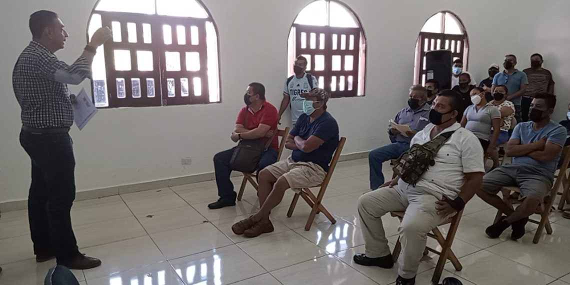 Julio Gamboa comprometido en la atención de los habitantes de Tuxtla Chico