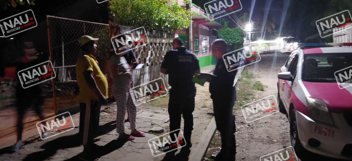 Dos sujetos se roban celular iPhone en MAPASTEPEC.