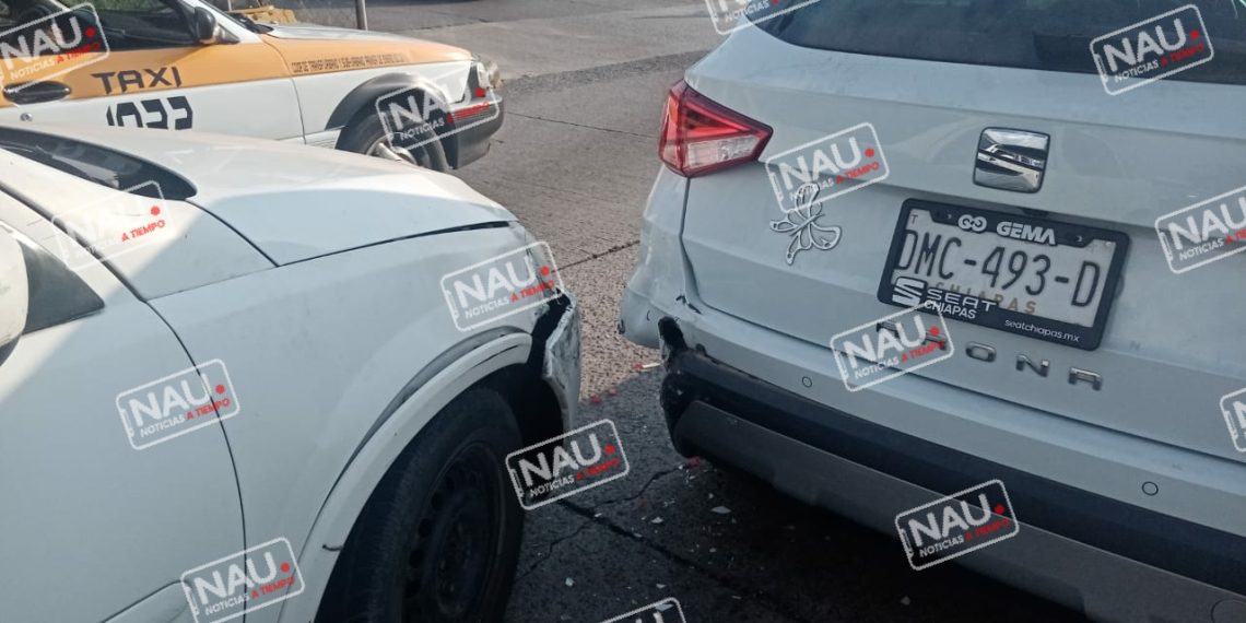 Choco por alcance frente a Plaza Galerías.