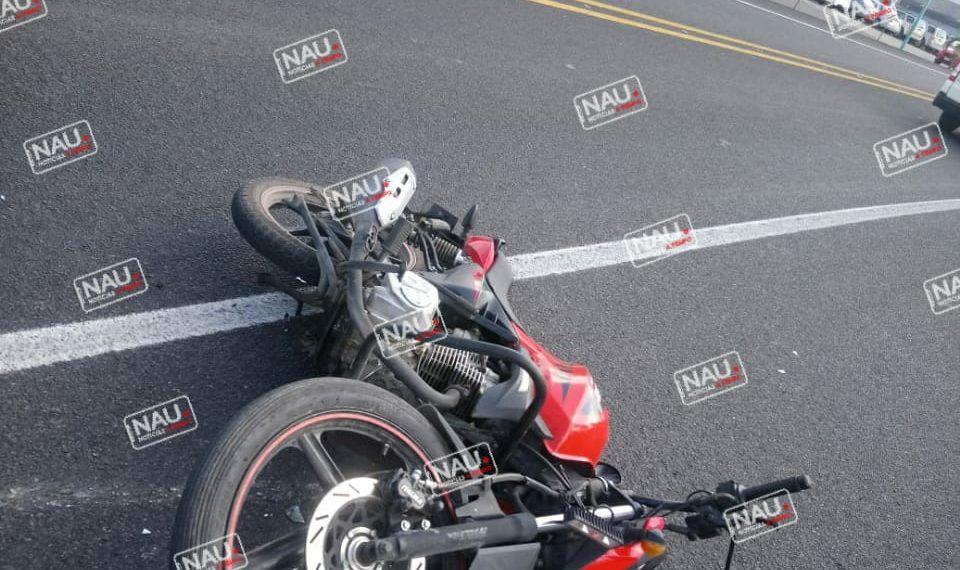 Un lesionado deja accidente entre moto y una camioneta.