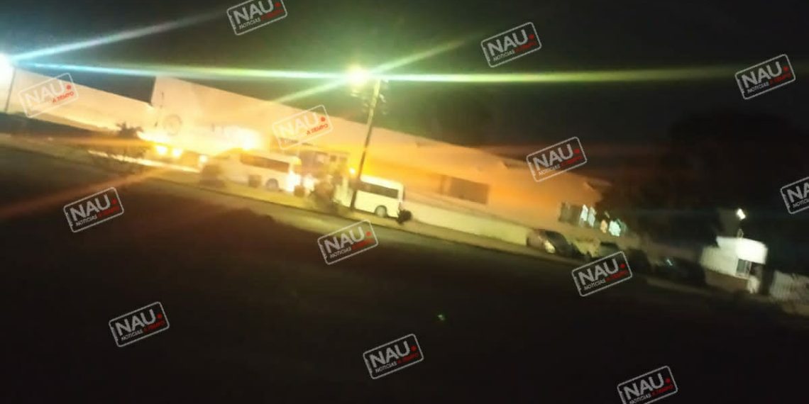 Aseguran 8 migrantes y un trailero en Viva México.