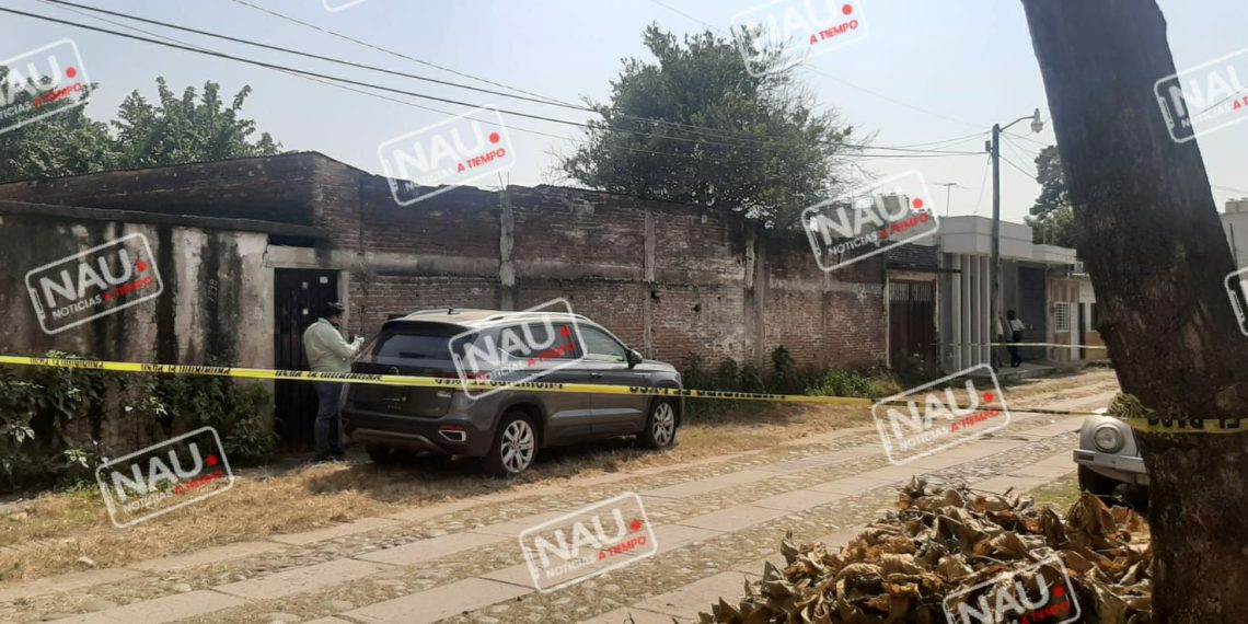 Vehículo con reporte de robo fue localizado abandonado en la Colonia Villa de Las Flores.