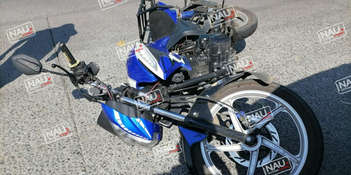 Motociclista lesionado al ser impactado por una combi colectiva.